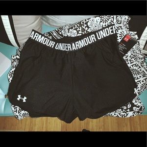 Under Armour Women’s loose heat gear shorts